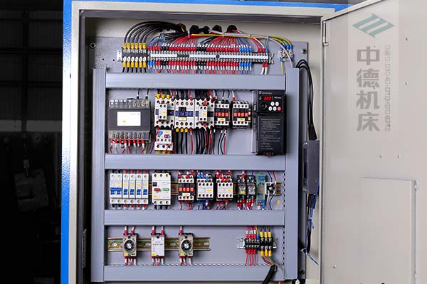 ZDS-1632采用正品電氣元件,裝有變頻驅動,控制精確,穩定耐用壽命長.jpg ZDS-1632采用正品電氣元件,裝有變頻驅動,控制精確,穩定耐用壽命長.jpg