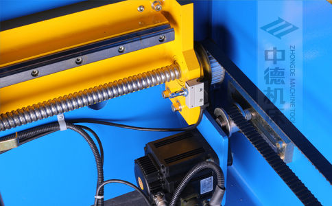 ZDPK-20032X軸配有滾珠絲桿及直線導軌，大功率伺服電機，鋼絲同步帶，能顯著提升X軸定位精度及速度 (2).jpg