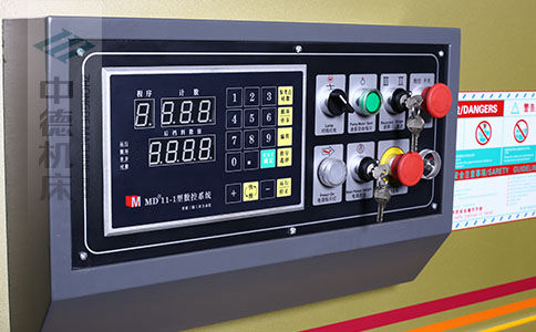 ZDS-640采用MD11簡易數(shù)控系統(tǒng).jpg ZDS-640采用MD11簡易數(shù)控系統(tǒng).jpg